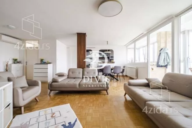 Četvoroiposoban stan | 4zida