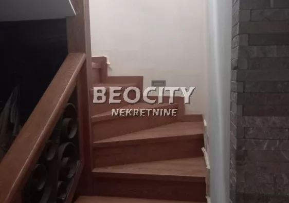 Šestosoban stan | 4zida