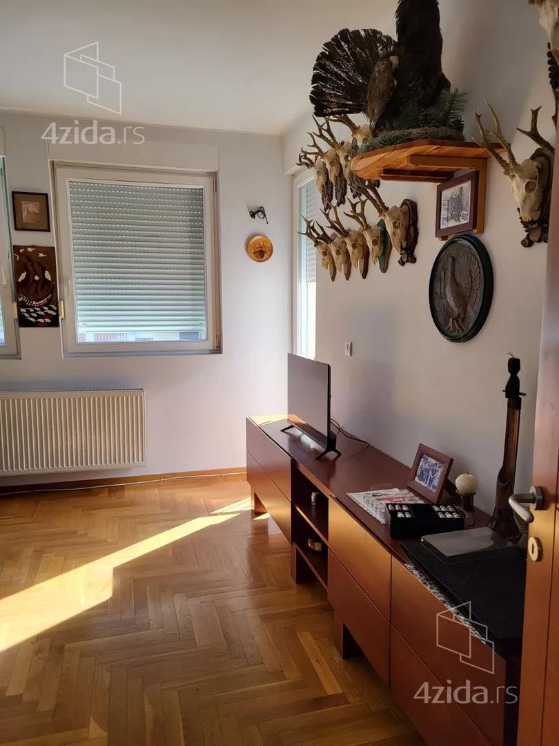 Petosoban stan | 4zida