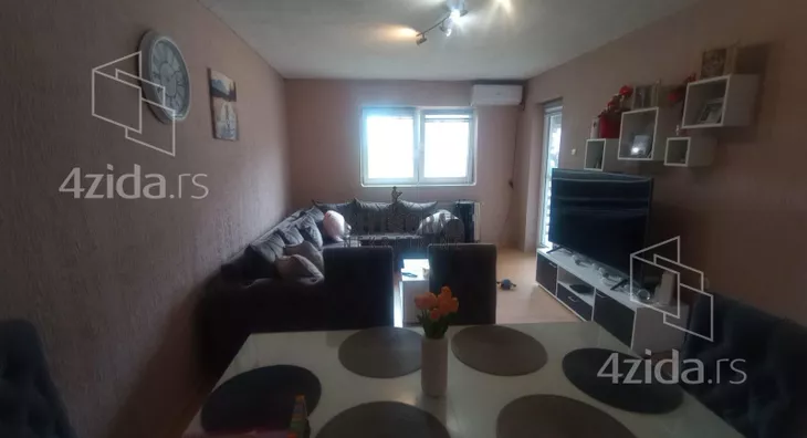 Šestosoban stan | 4zida