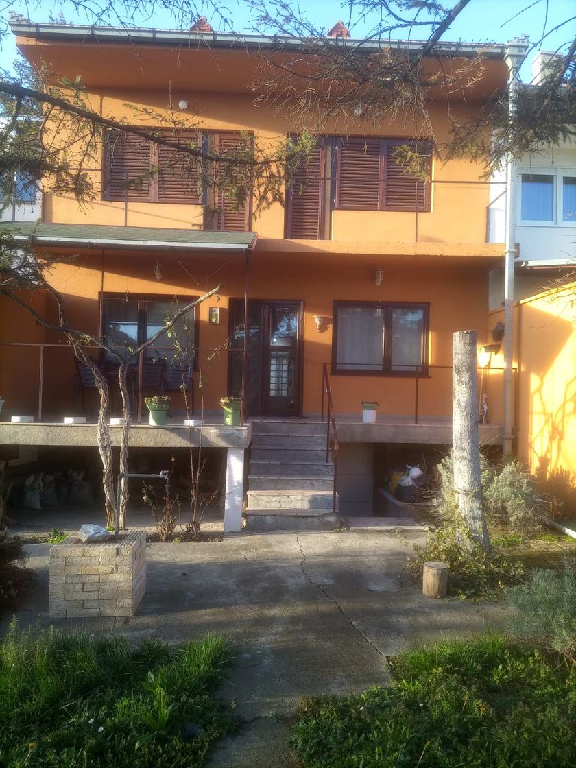 Troeatažna, Ruma