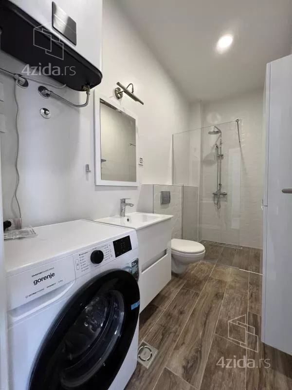 Šestosoban stan | 4zida