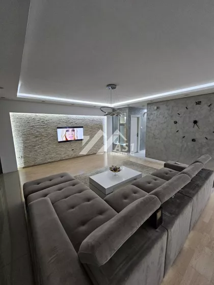 Jovana Popovića | 4zida.rs