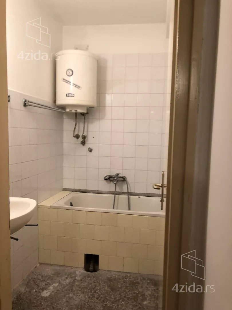 Četvoroiposoban stan | 4zida