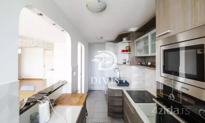 Četvoroiposoban stan | 4zida