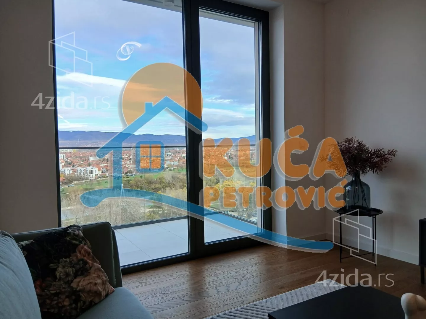 Jednoiposoban stan | 4zida