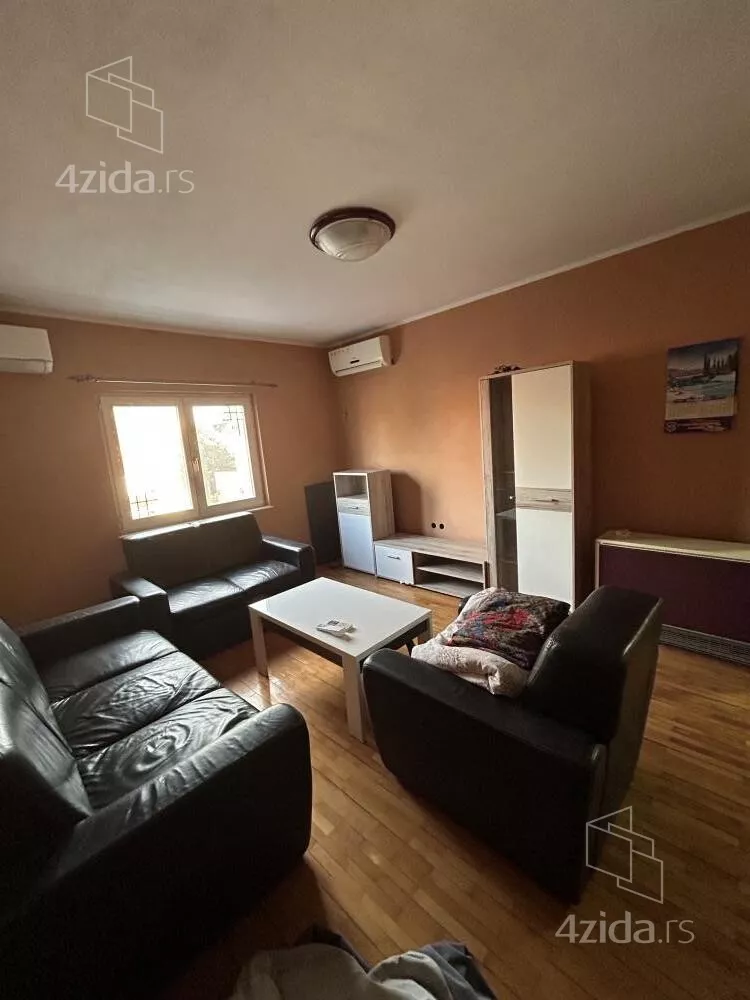 Četvoroiposoban stan | 4zida