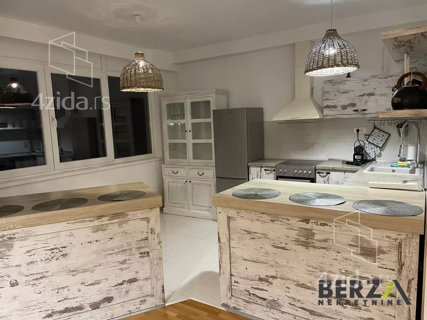 Petosoban stan | 4zida