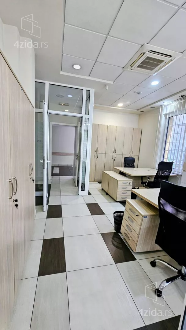 Poslovna zgrada | 4zida