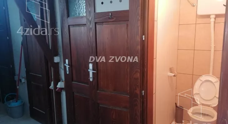 Poslovna zgrada | 4zida