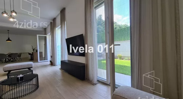 Šestosoban stan | 4zida