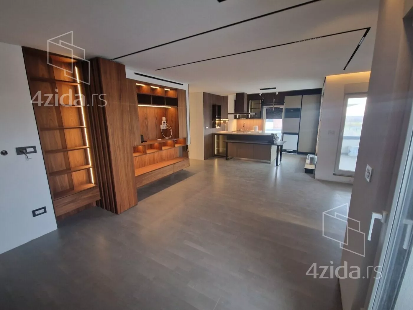 Troiposoban stan | 4zida