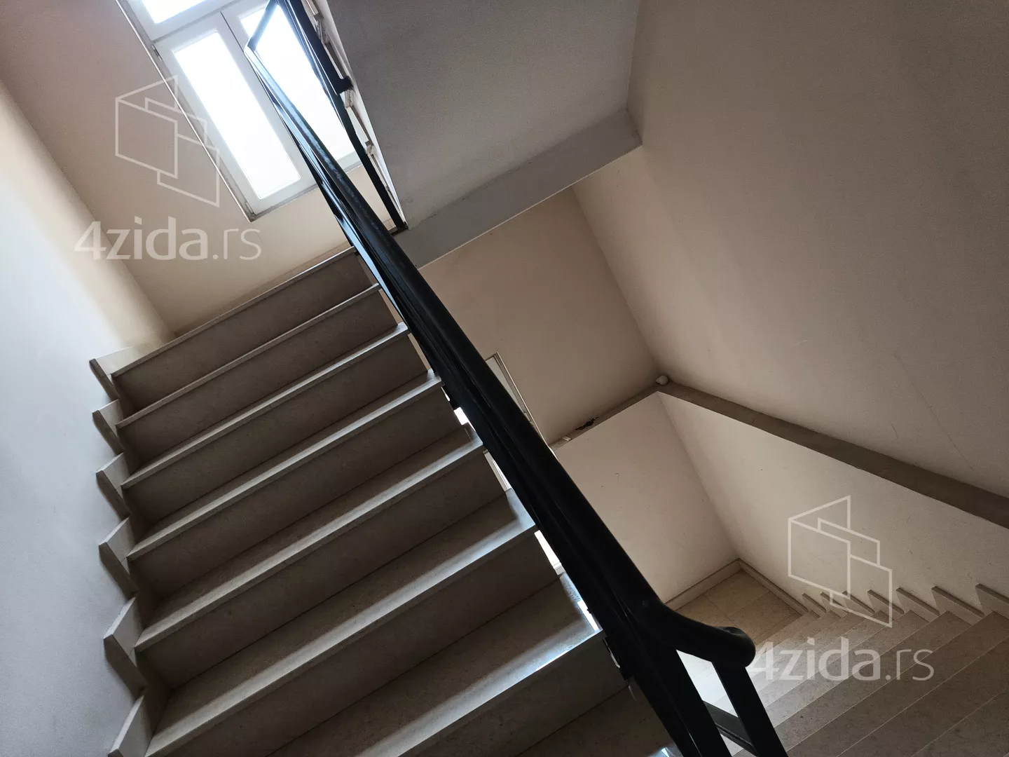 Četvoroiposoban stan | 4zida