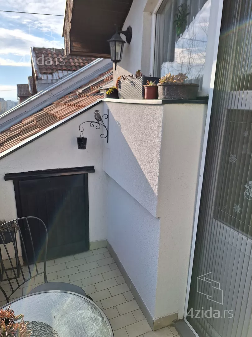 Troiposoban stan | 4zida