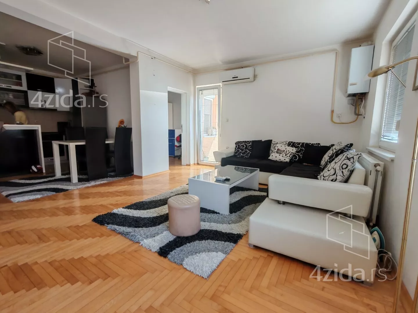 Dvoiposoban stan | 4zida