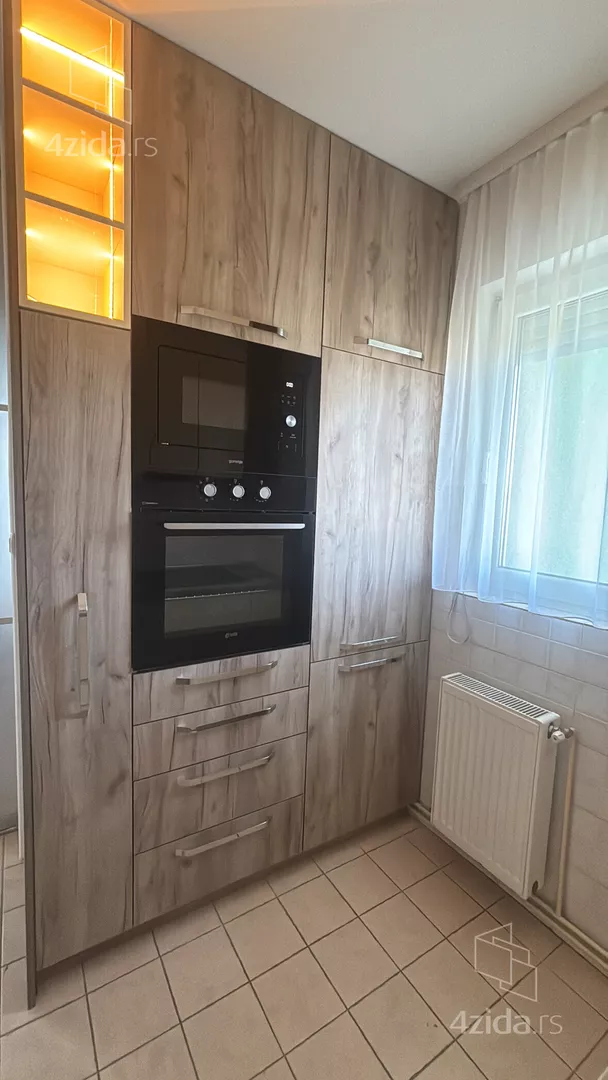 Šestosoban stan | 4zida