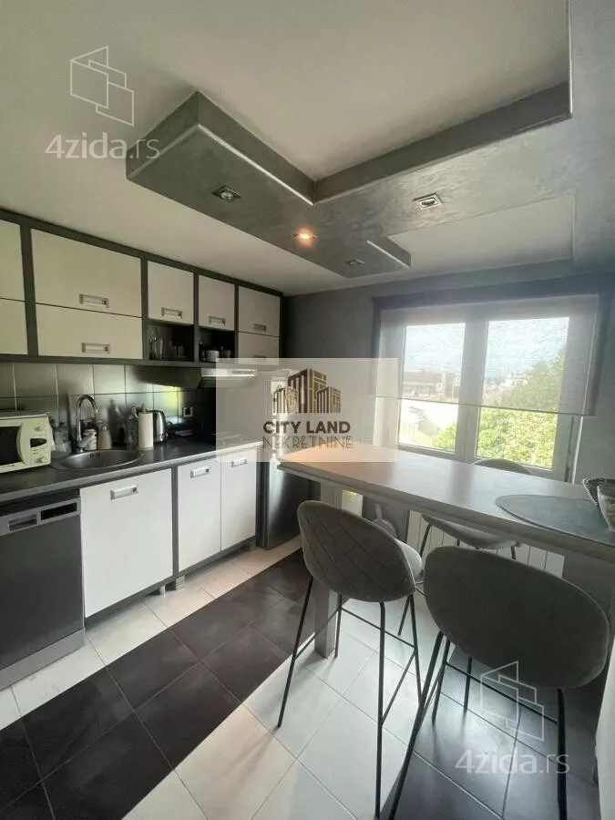 Petosoban stan | 4zida