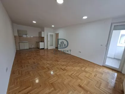 Crveni Pevac | 4zida.rs