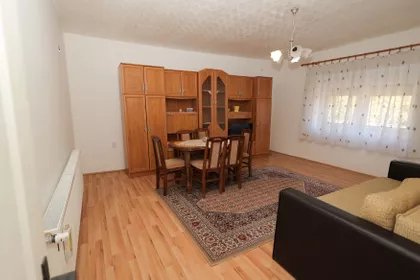 Žarka Zrenjanina 85 | 4zida.rs