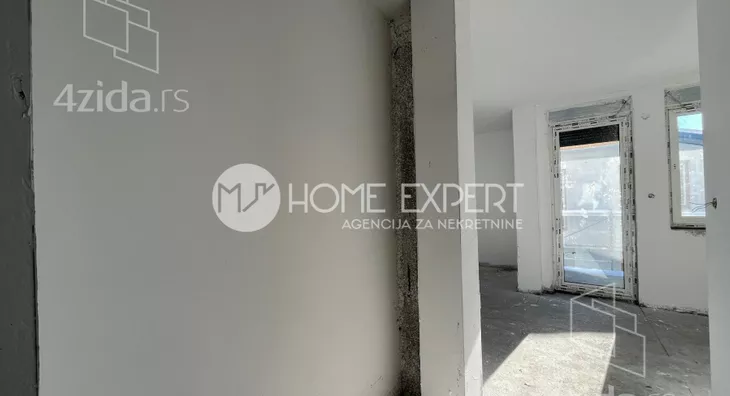 Šestosoban stan | 4zida