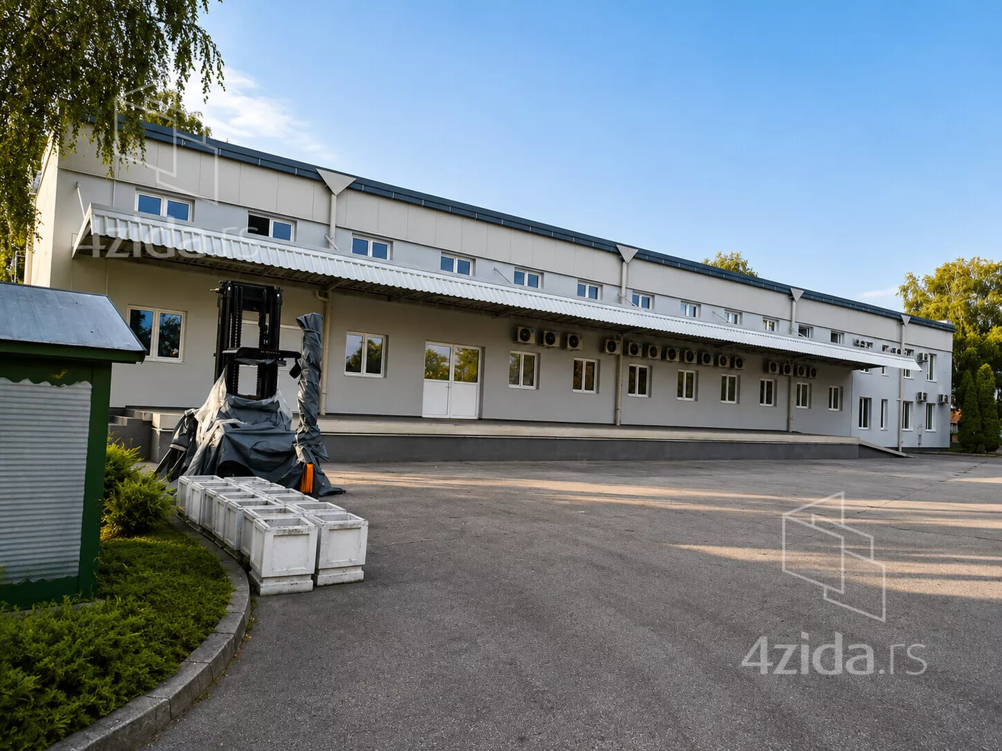 Poslovna zgrada | 4zida