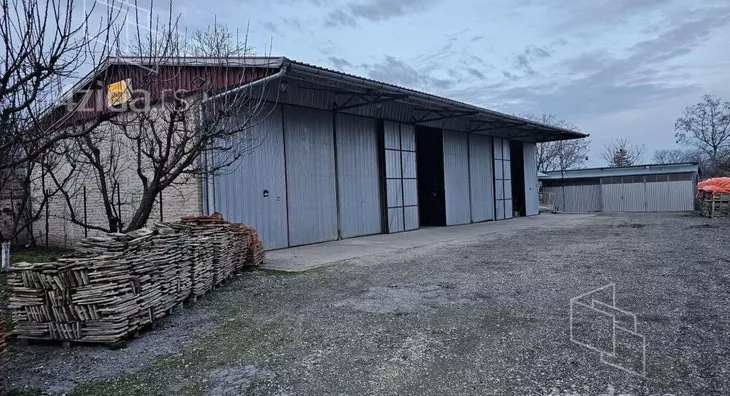 Poslovna zgrada | 4zida