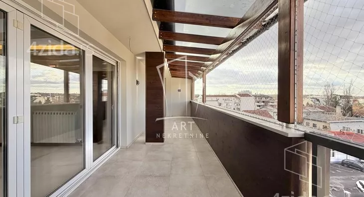 Petosoban stan | 4zida