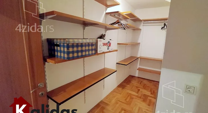 Četvoroiposoban stan | 4zida