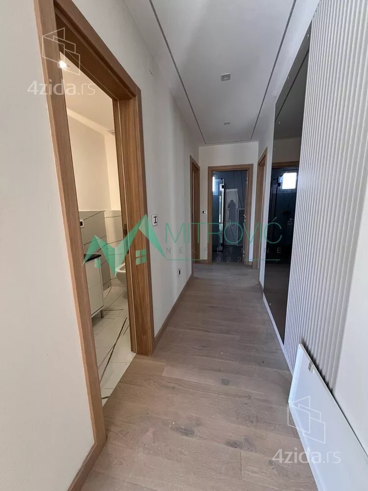 Šestosoban stan | 4zida