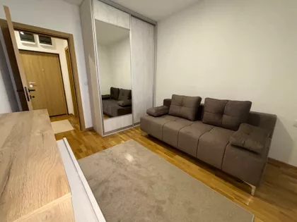 Dejana Dinića | 4zida.rs