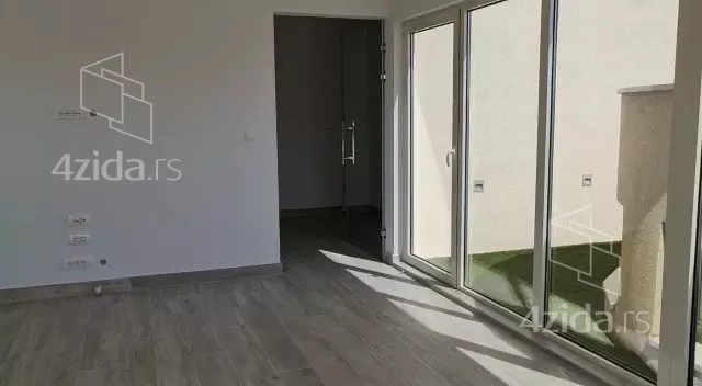 Šestosoban stan | 4zida