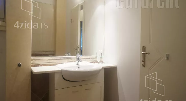 Četvoroiposoban stan | 4zida