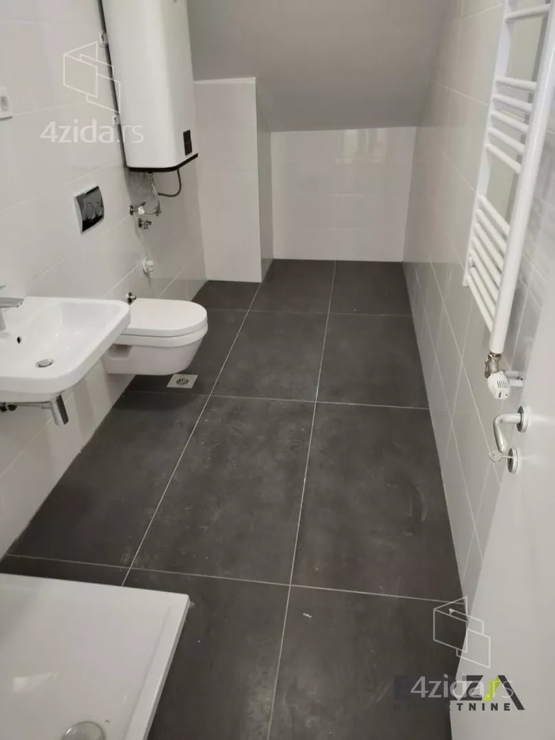 Četvoroiposoban stan | 4zida