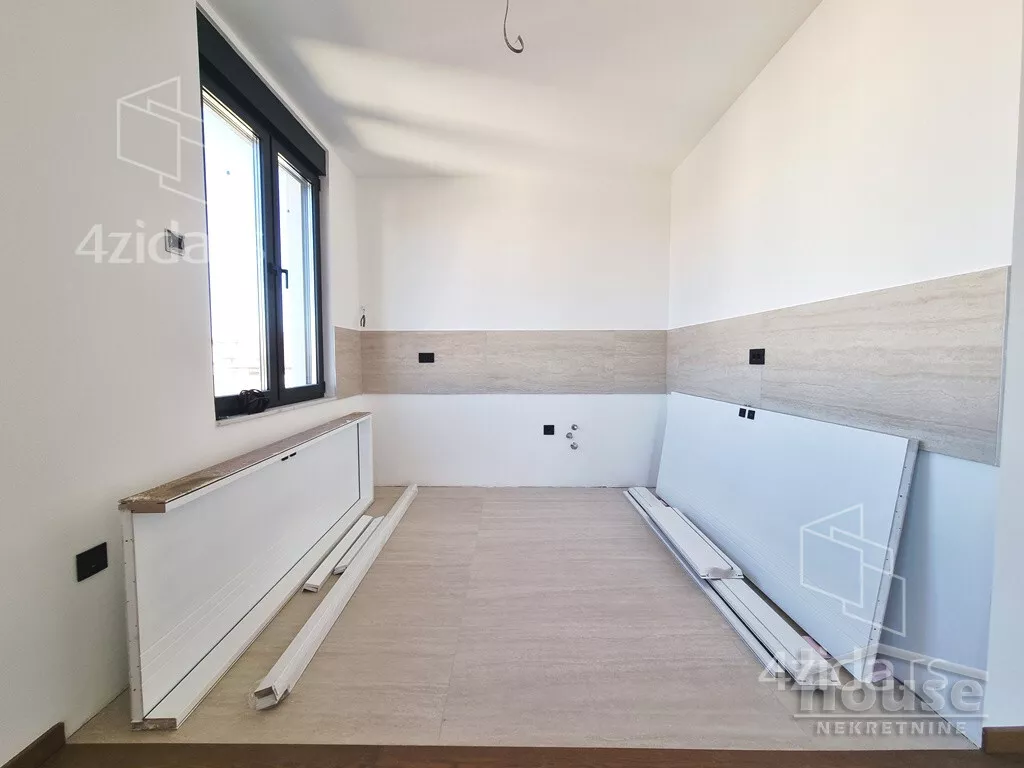 Četvoroiposoban stan | 4zida