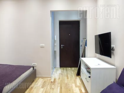 CRVENI KRST | 4zida.rs