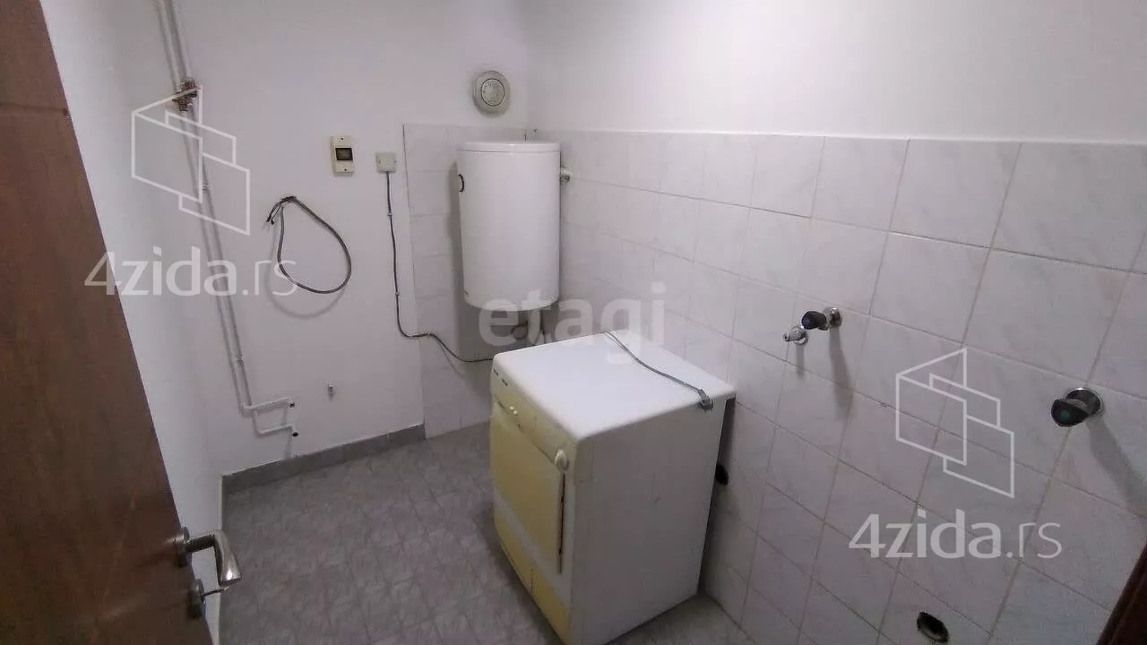 Šestosoban stan | 4zida