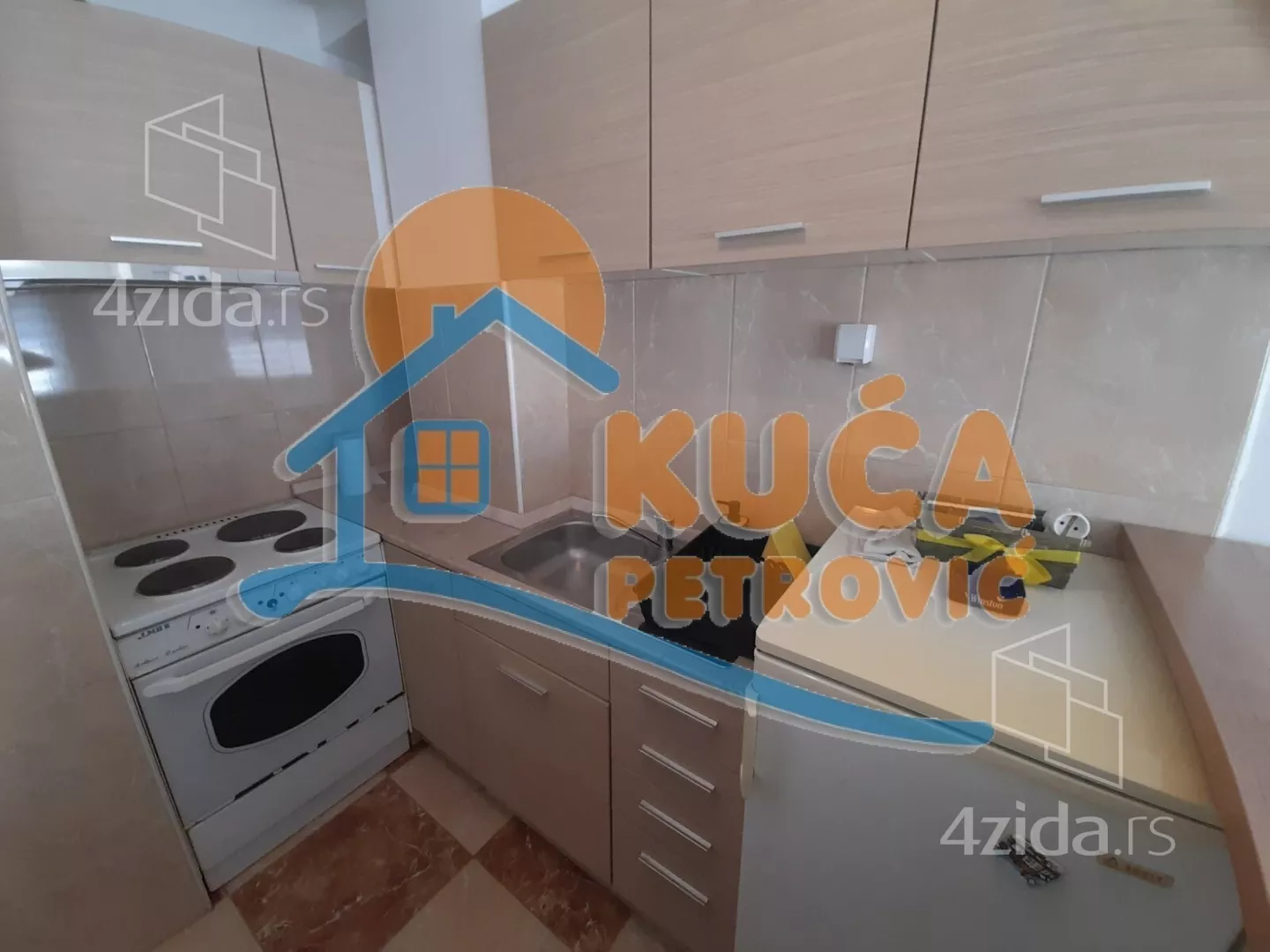 Jednoiposoban stan | 4zida