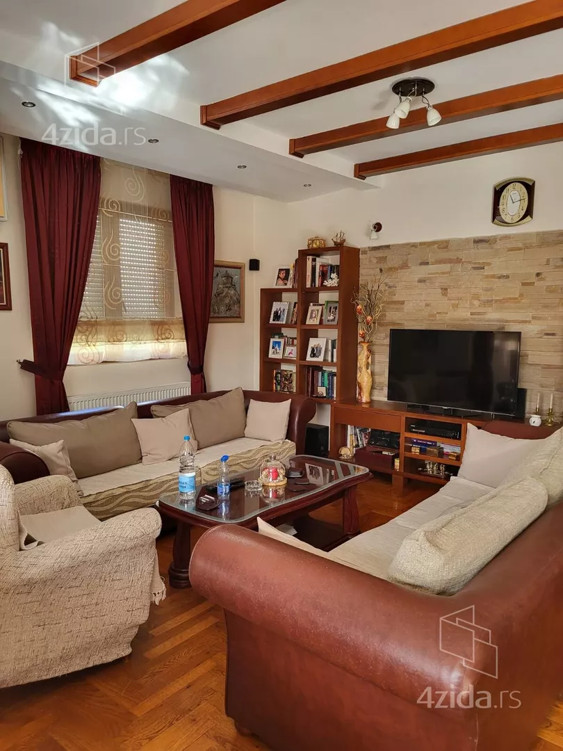 Petosoban stan | 4zida