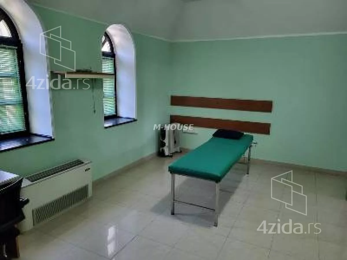 Poslovna zgrada | 4zida