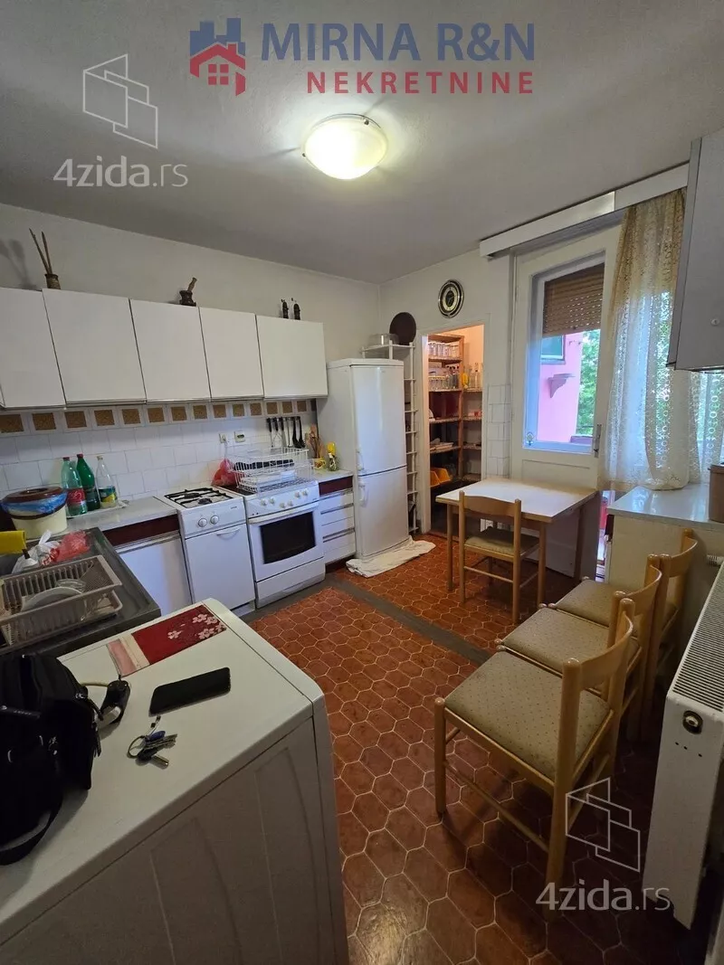 Troiposoban stan | 4zida