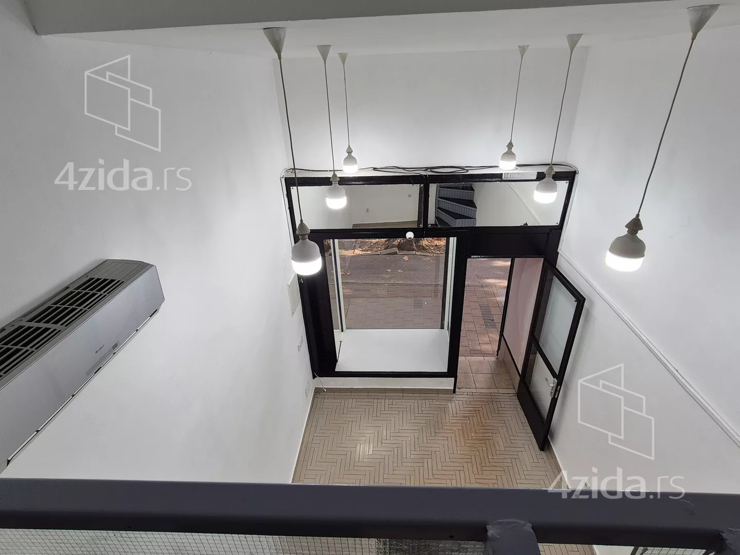 Lokal | 4zida