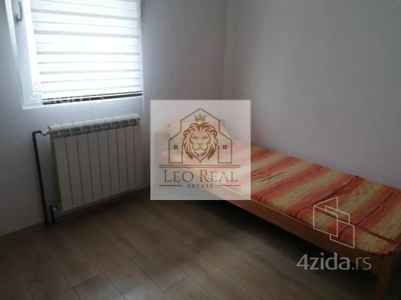 Sedmosoban stan | 4zida