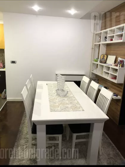 CRVENI KRST | 4zida.rs