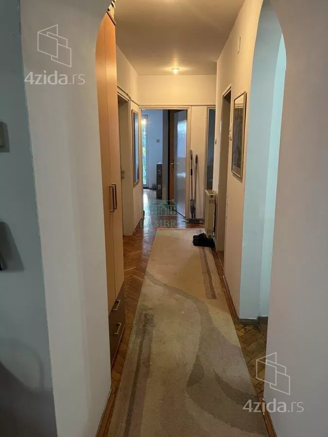 Troiposoban stan | 4zida