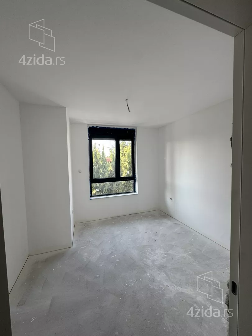 Šestosoban stan | 4zida