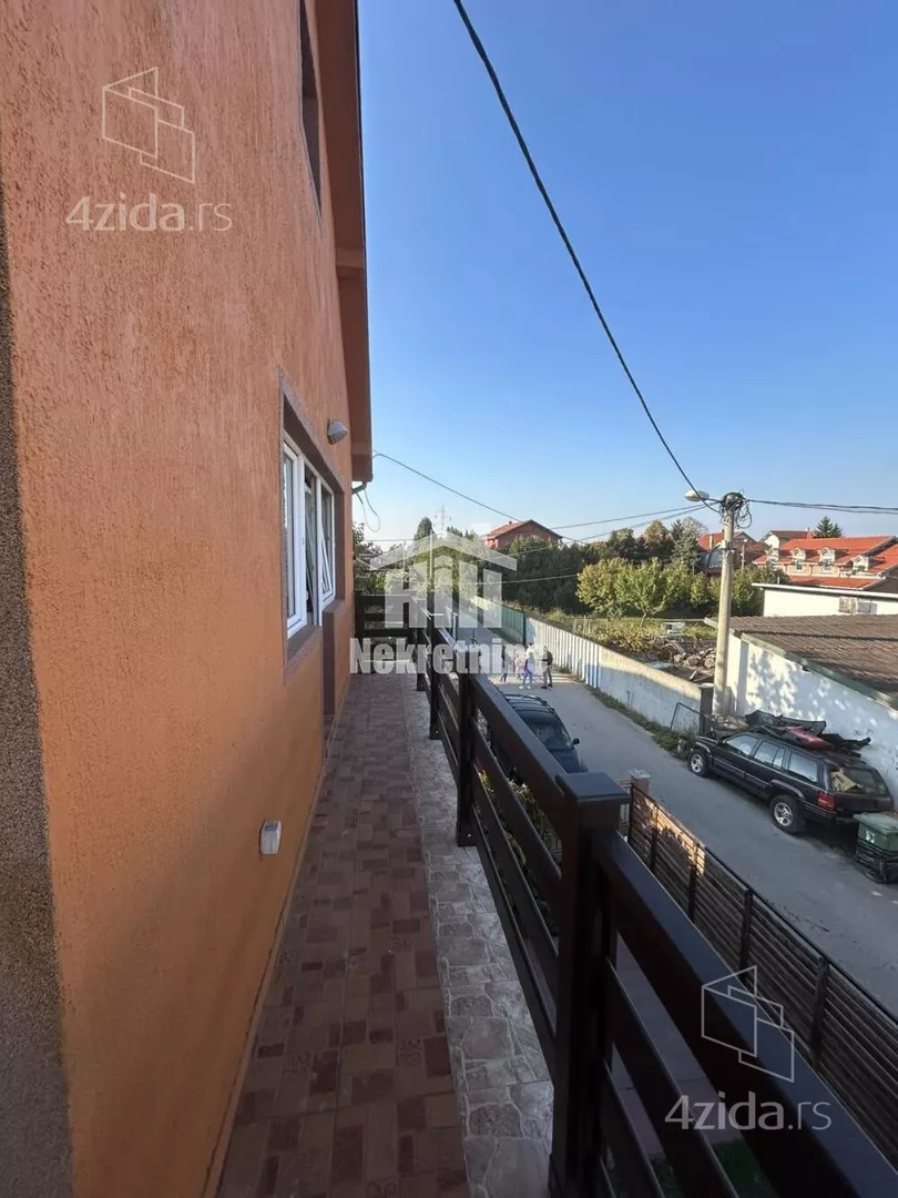 Troiposoban stan | 4zida