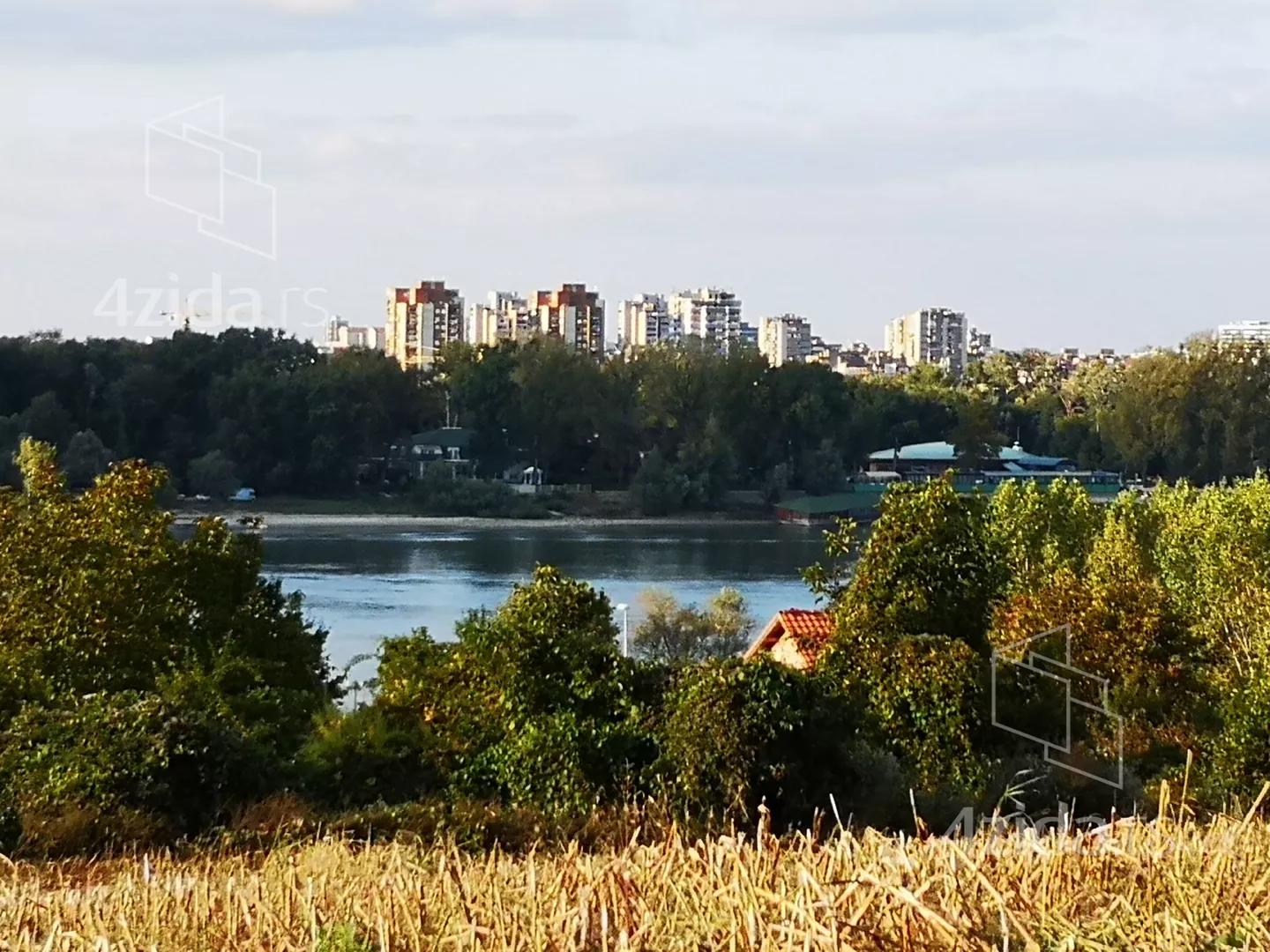 Četvoroiposoban stan | 4zida