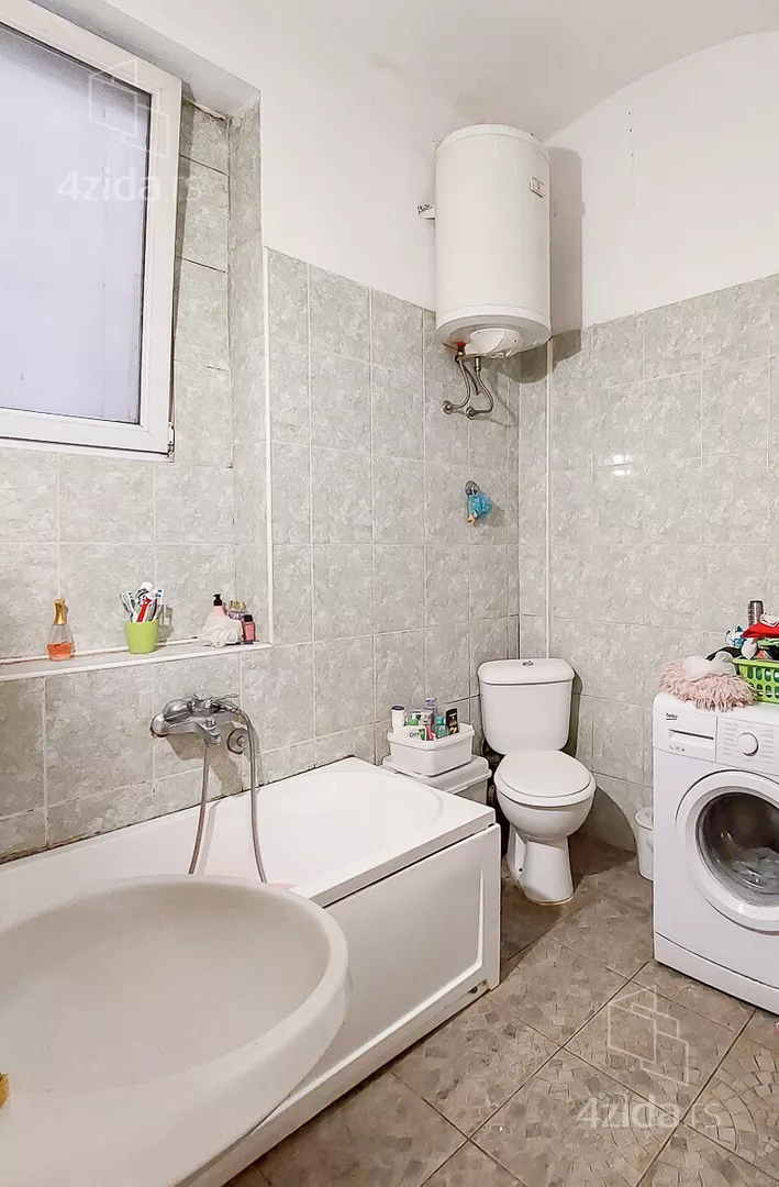 Četvoroiposoban stan | 4zida