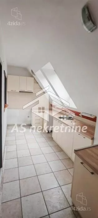 Šestosoban stan | 4zida