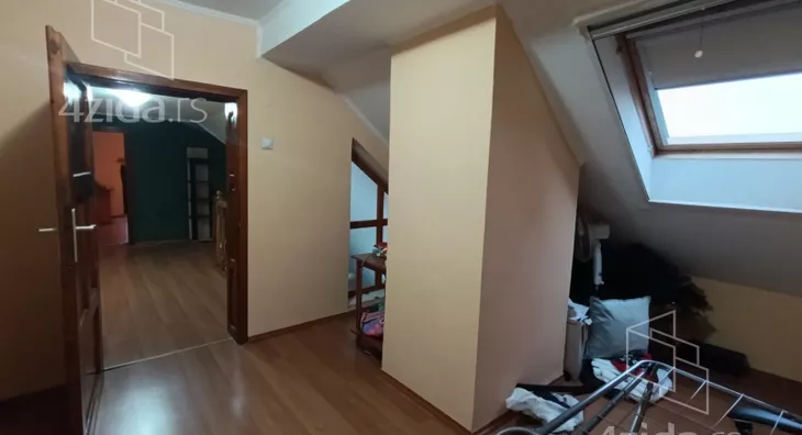 Četvoroiposoban stan | 4zida
